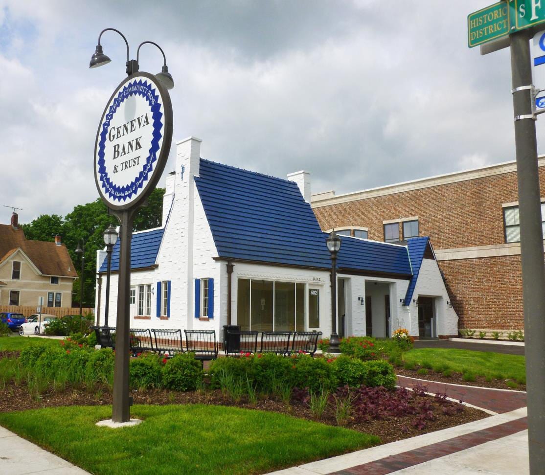 Wintrust Bank / Pure Oil Station Reuse
