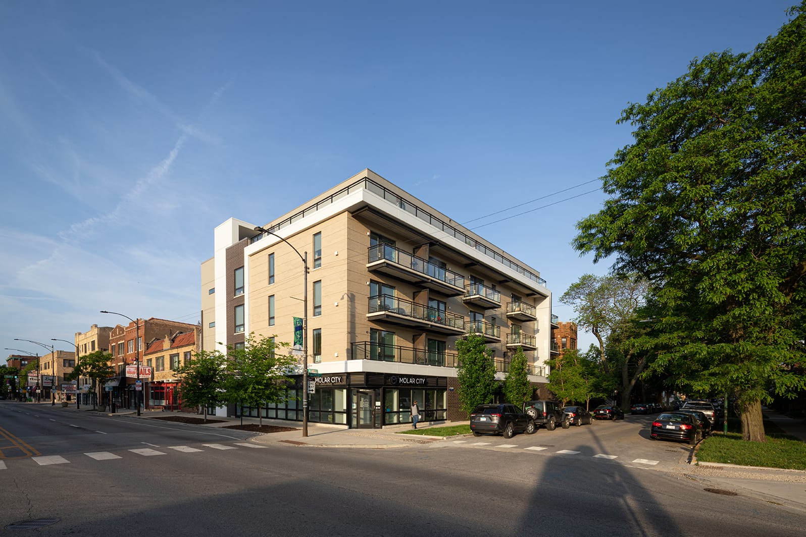 2407 W Eastwood