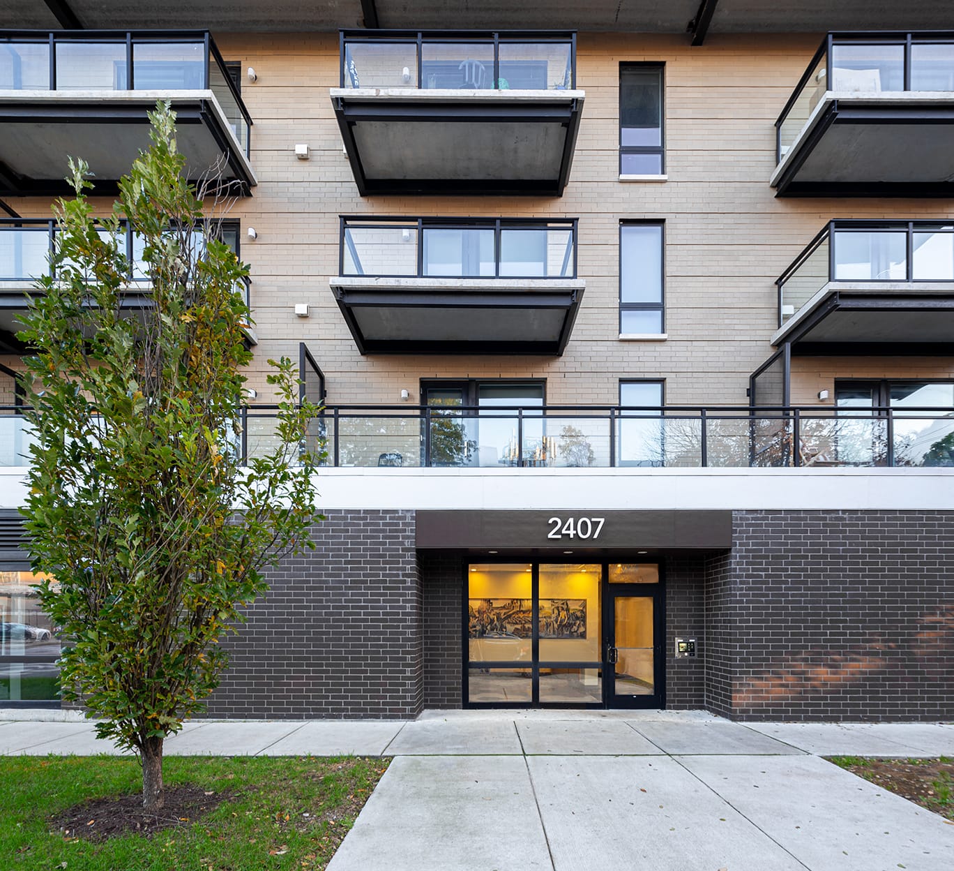 2407 W Eastwood, image 7