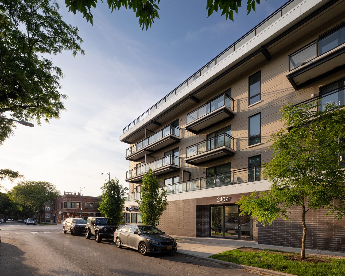2407 W Eastwood, image 10